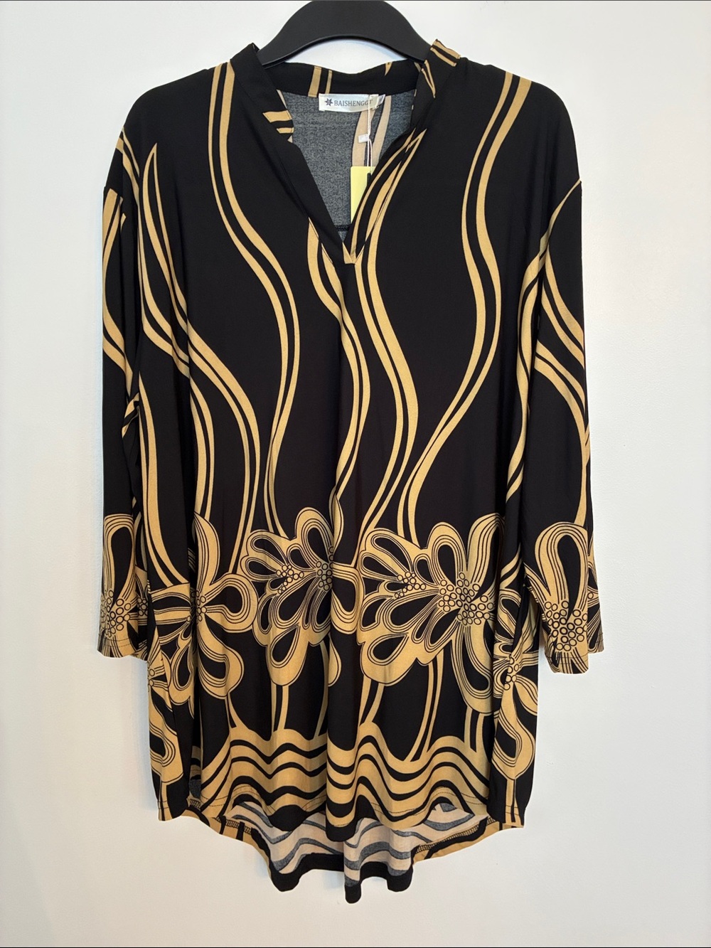NWT Baishenggt Black & Gold Floral Wave V-Neck Women's Top Size 3XL